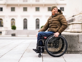 AN INTRODUCTION TO MANUAL WHEELCHAIRS